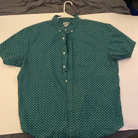 Slim Fit Old Navy Short Sleeve Button-up in Green - Picture 1 of 2